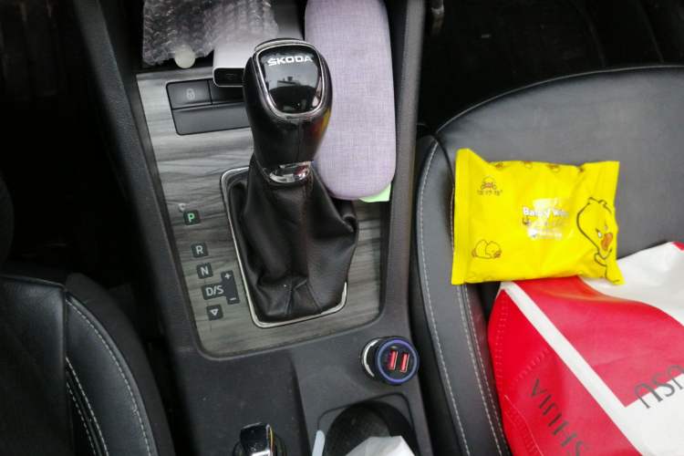 Used Skoda Octavia 2017 1.6L Automatic Smart Drive Edition Gear Lever