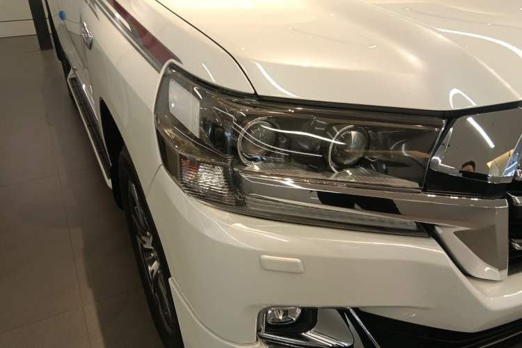 Used Toyota Land Cruiser  Right Front Headlight