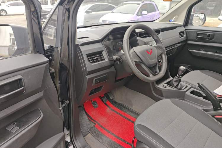 Used Wuling Hongguang PLUS 2019 1.5T Manual Standard Edition 5 Seats