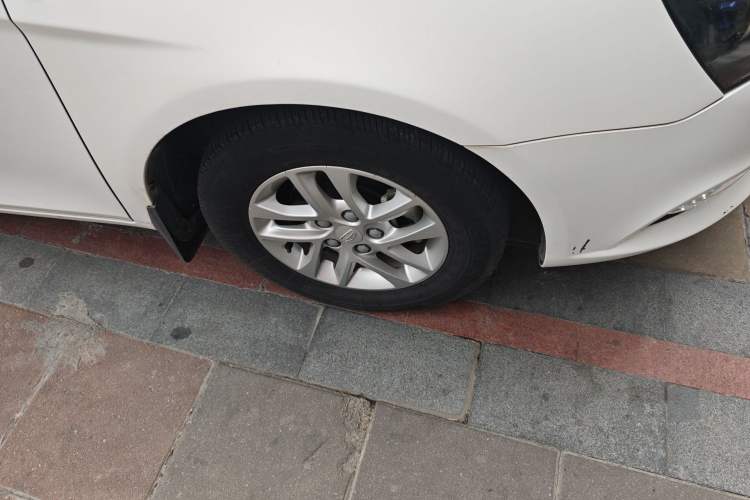 Used Geely Auto Emgrand 2017 Sedan Million Edition 1.5L CVT Luxury Model Right Front Wheel Hub