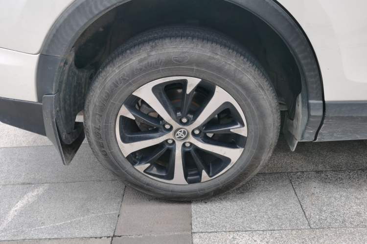 Used Toyota RAV4 2016 2.0L CVT Two-Wheel Drive Fashion Edition China V Standard