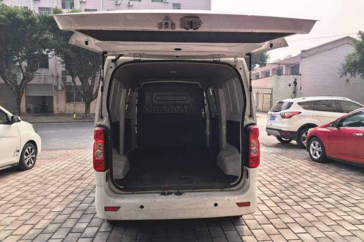 Used Chana Ruixing EM60 2023 Pure Electric Van 4525 mm Long Flat Roof with Back-Hinged Doors 2 Seats 60 kW 38.7 kWh
