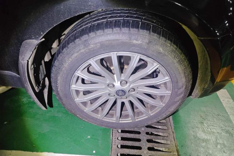 Used Land Rover Range Sport 2013 3.0 TDV6 Diesel Edition Right Front Wheel Hub