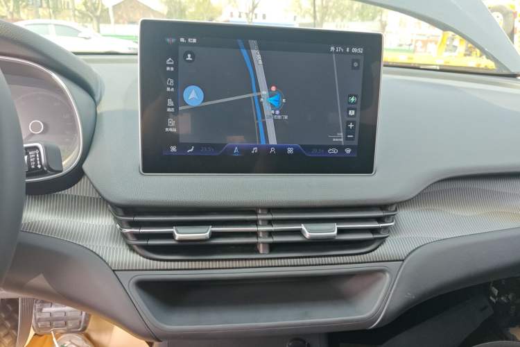 Used Hongqi E-QM5 2022 431 km Charge & Enjoy Edition Audio And AC Panel