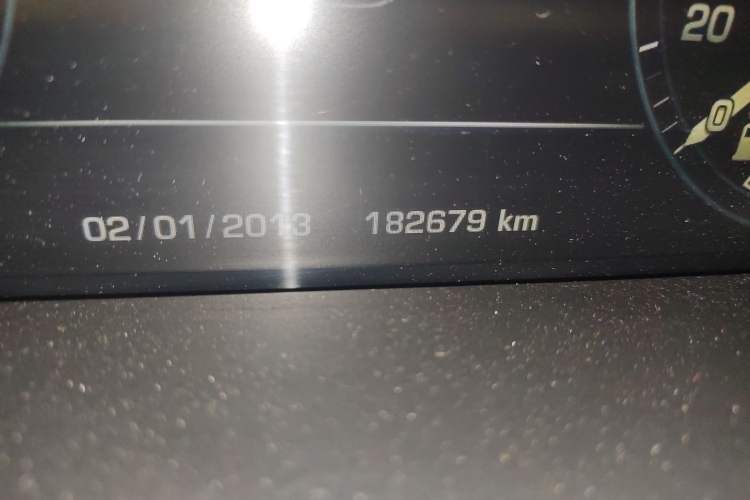 Used Land Rover Range 2015 3.0 SC V6 Vogue Odometer Close Up