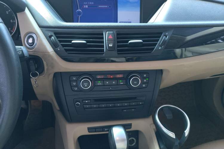 Used BMW X1 2010 sDrive18i Luxury Model Audio And AC Panel