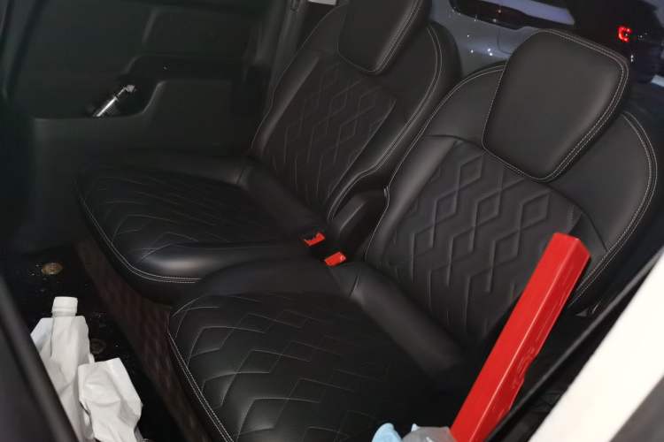 Used Baojun KiWi EV 2023 Edition Strawberry Bear Limited Edition Lithium Iron Phosphate
