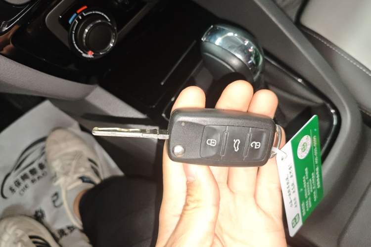 Used Volkswagen Sagitar 2015 1.6L Automatic Comfort Model Vehicle Key