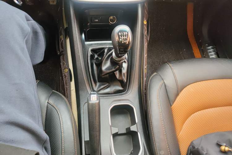 Used Wuling Hongguang S3 2018 1.5L Manual Comfort Model China V Standard
