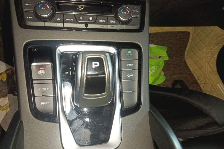 Used Geely Auto Emgrand X7 Sport 2021 Million Edition 1.8TD DCT Two-Wheel Drive Luxury Model
