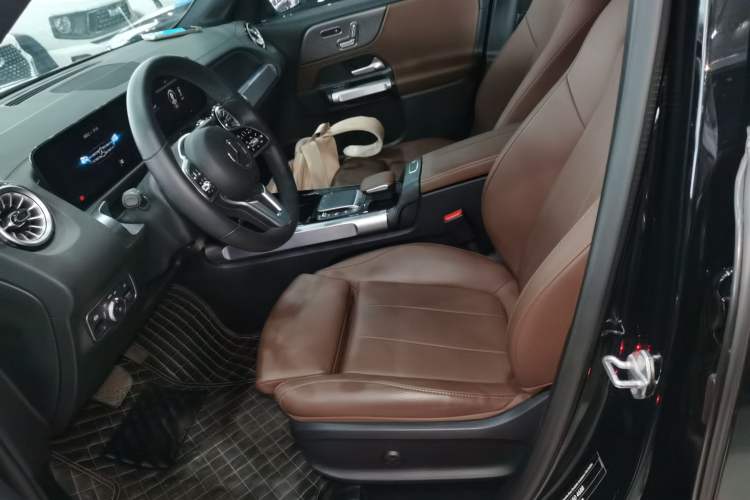 Used Mercedes-Benz GLB 2023 GLB 220 Fashion Model Left Front Seat