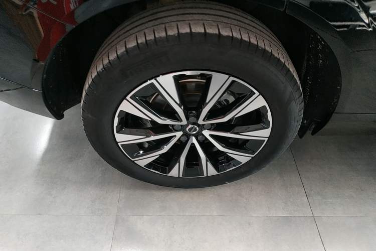 Used Volvo XC60 2024 B5 4x4 Smart Luxury Edition Right Rear Wheel Hub