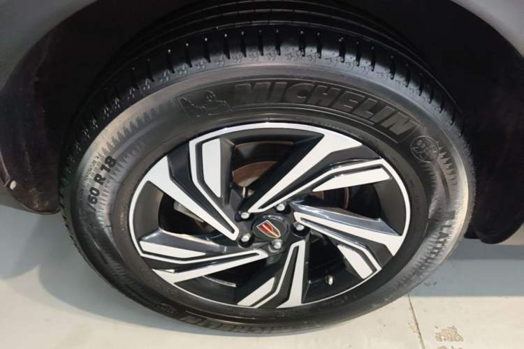 Used Hongqi HS5 2022 Revised Version 2.0T Smart Connect Flagship Edition Right Rear Wheel Hub