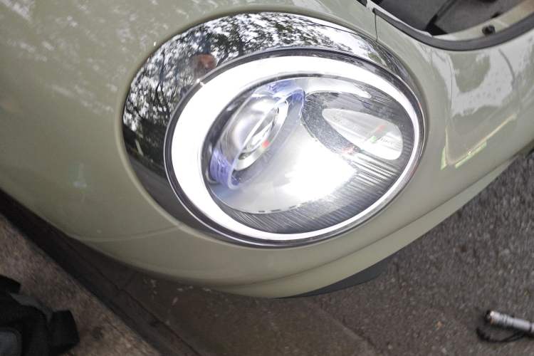 Used ORA Good Cat 2024 401 km Range Luxury Version 135 kW Right Front Headlight