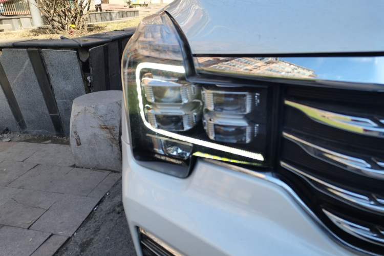 Used GAC Trumpchi GS8 2017 320T Four-Wheel Drive Luxury Smart Connectivity Version (7 Seats) Right Front Headlight