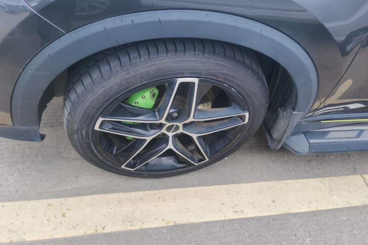 Used Roewe RX5 2021 PLUS 330TGI Automatic National Style Smart Luxury Edition Left Front Wheel Hub