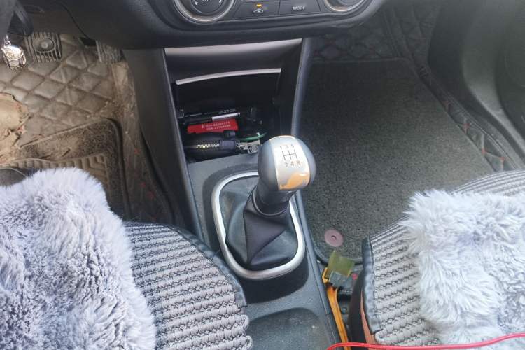 Used Nissan Sylphy 2016 Classic 1.6XE Manual Leading Edition Gear Lever