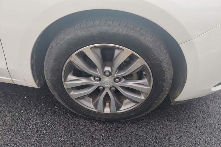 Used Buick GT 2018 18T Automatic Elite Model Right Front Wheel Hub