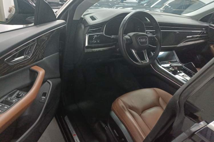 Used Audi Q8 2019 55 TFSI Luxury Dynamic Model Driver Seat