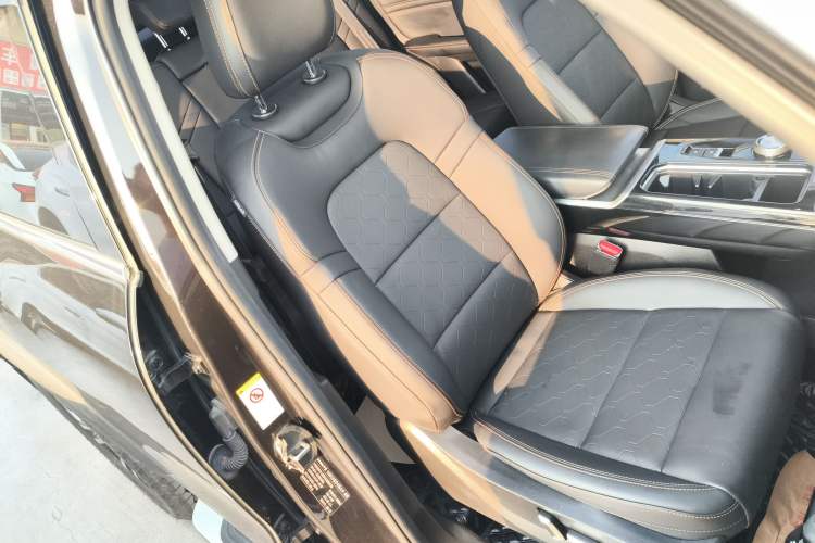 Used Haval DARGO 2021 1.5T DCT Two-Wheel Drive "Mǎquǎn" Edition Right Front Seat