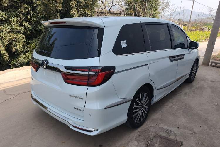 Used Honda Elysion 2024 2.0L eHEV Luxury Edition Rear Right 45 Deg