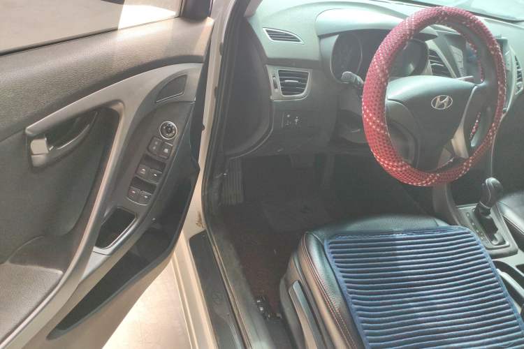 Used Hyundai Elantra (5th Generation / Langdong) 2016 1.6L Automatic Smart Version
