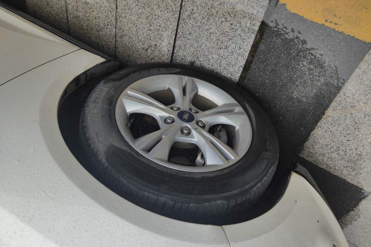 Used Ford Focus 2012 Sedan 1.6L Automatic Fashion Edition