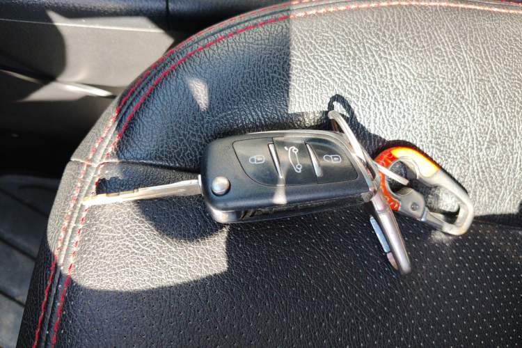 Used FORTHING Joyear X5 2013 1.6L Manual Luxury Model China IV Standard