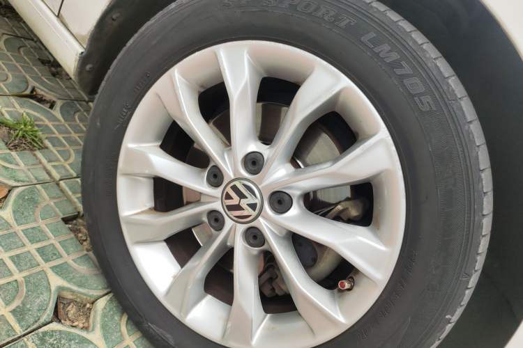 Used Volkswagen Golf 2012 1.4 TSI Automatic Comfort Edition Right Front Wheel Hub