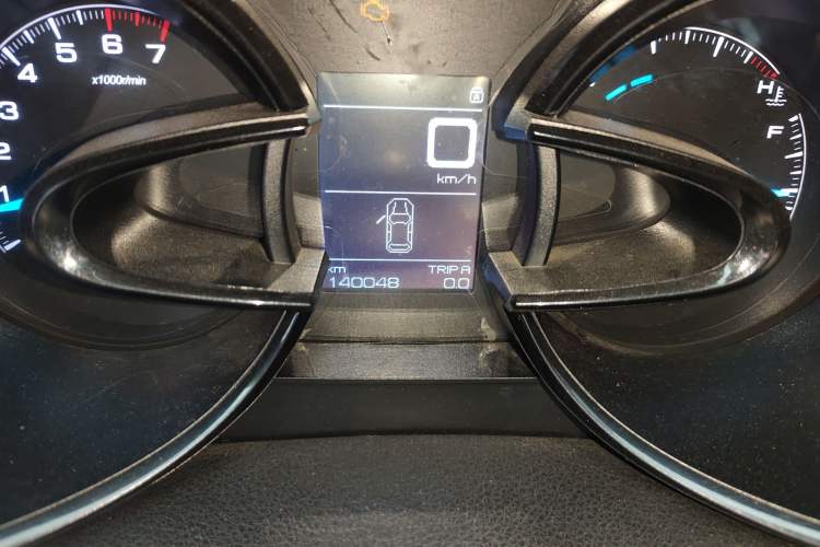 Used Dongfeng Aeolus AX7 2016 2.0L Manual Zhuyue Model Odometer Close Up