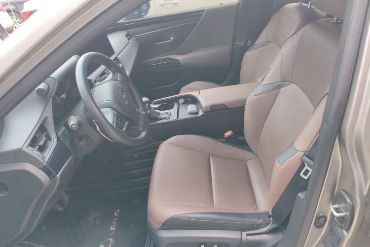 Used Lexus ES 2023 200 Excellence Edition

