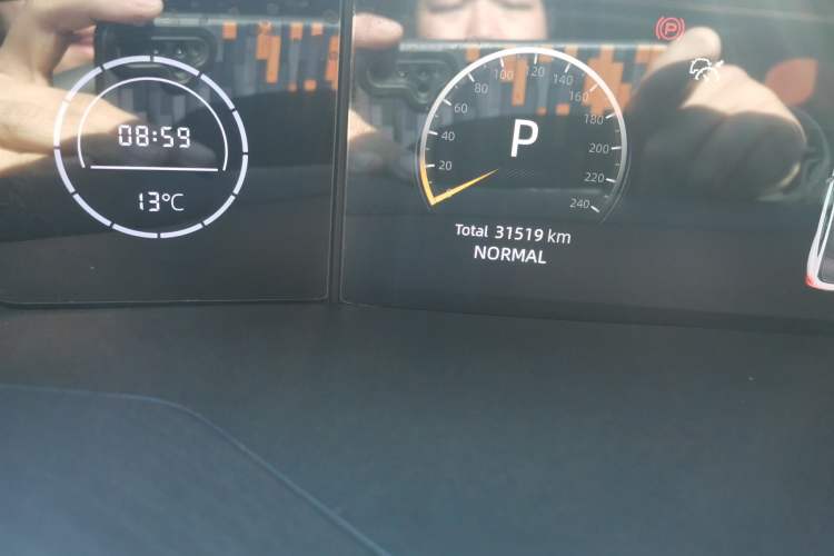 Used CHANGAN UNI-V 2023 1.5T Prestige Model Odometer Close Up