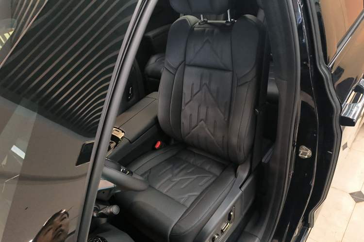 Used Zeekr 009 2024 7-Seater Aisle Version 108 kWh