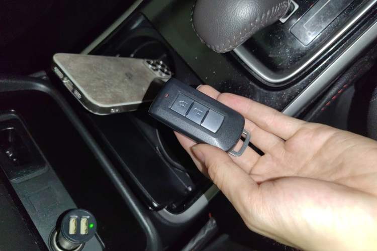 Used Mitsubishi Outlander 2018 2.0L Two-Wheel Drive Glory Edition 5 Seats Vehicle Key