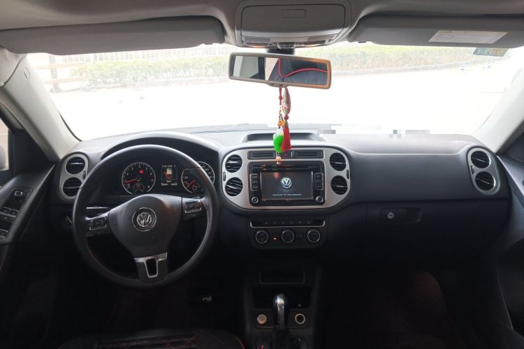 Used Volkswagen Tiguan 2015 1.8TSI Automatic Two-Wheel Drive Luxury Model Center Console