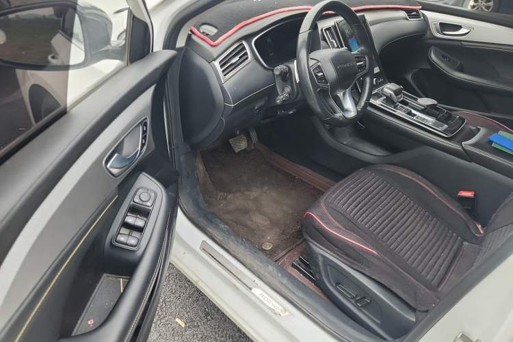 Used Roewe i6 MAX 2020 300TGI Automatic "Swell Cool Smart Drive" Edition Driver Seat