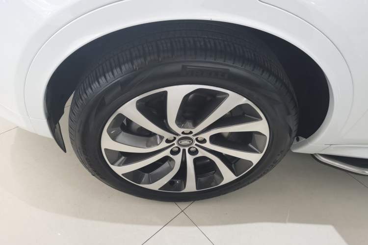 Used Land Rover Discovery Sport 2022 Revised Version 249 PS R-Dynamic S Performance Edition 5 Seats Left Front Wheel Hub