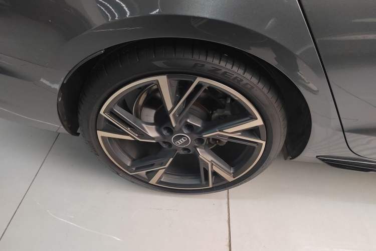 Used Audi A4L 2024 40 TFSI quattro RS Performance Package Right Rear Wheel Hub