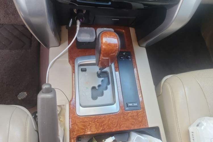 Used Toyota Land Cruiser 2012 4.0L Automatic VX Gear Lever