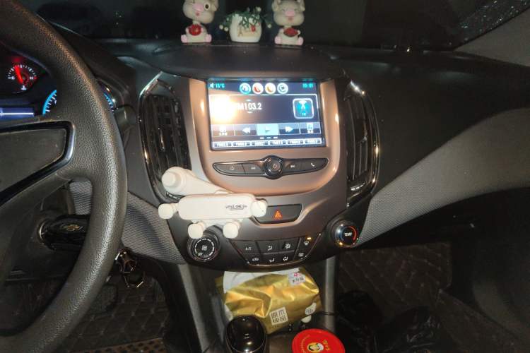 Used Chevrolet Cruze 2018 Hatchback 320 Automatic Pioneer Sunroof Edition
