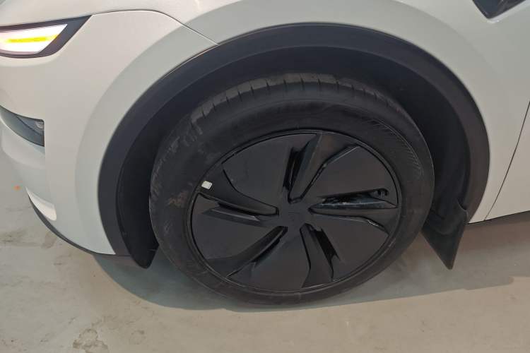 Used Tesla Model Y 2025 Rear-Wheel-Drive Version