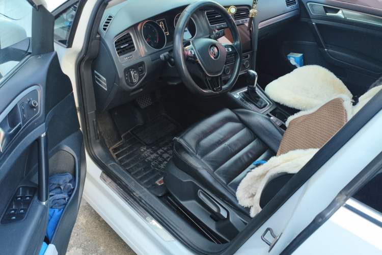 Used Volkswagen Golf 2014 1.4TSI Automatic Luxury Model
