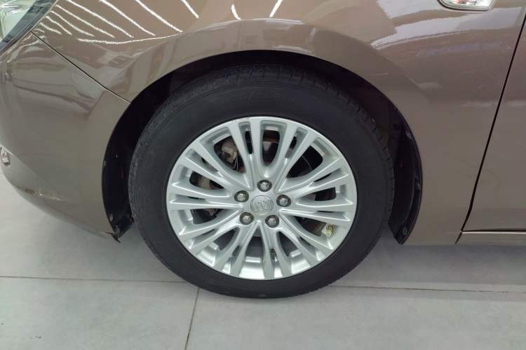 Used Buick GT 2016 15N Automatic Elite Edition Left Front Wheel Hub