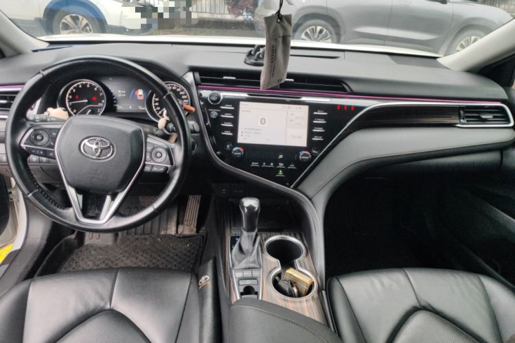 Used Toyota Camry 2018 2.5G Luxury Edition Center Console