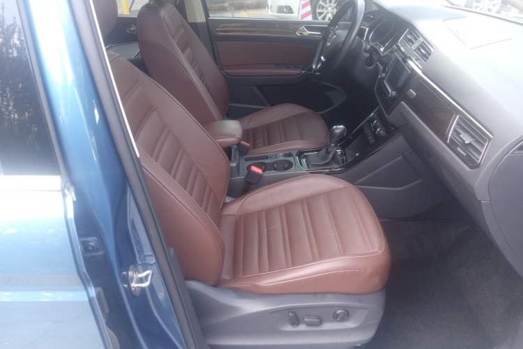 Used Volkswagen Touran 2016 Volkswagen Touran L 330TSI DSG Luxury Edition