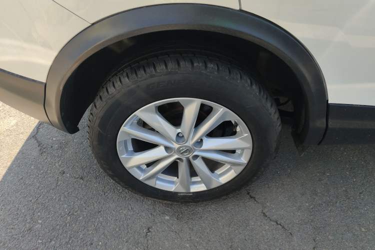 Used Nissan Qashqai 2016 2.0L CVT Elite Edition Exterior 5