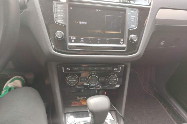 Used Volkswagen Tiguan L 2017 330TSI Automatic Two-Wheel Drive Luxury Edition Audio And AC Panel