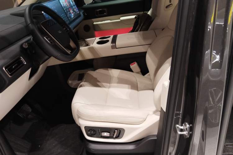 Used Li Auto MEGA 2025 Home Family Special Edition