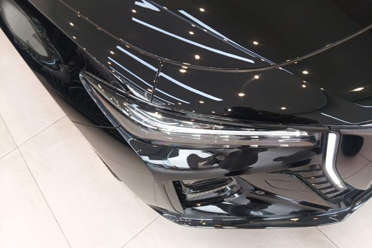 Used Hongqi H5 2025 1.5T DCT Xuan Ying Edition Right Front Headlight