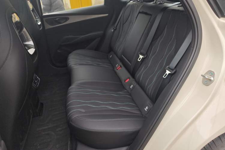 Used BYD Seal 06 New Energy 2025 DM-i Intelligent Drive 120KM Flagship Model Left Rear Seat